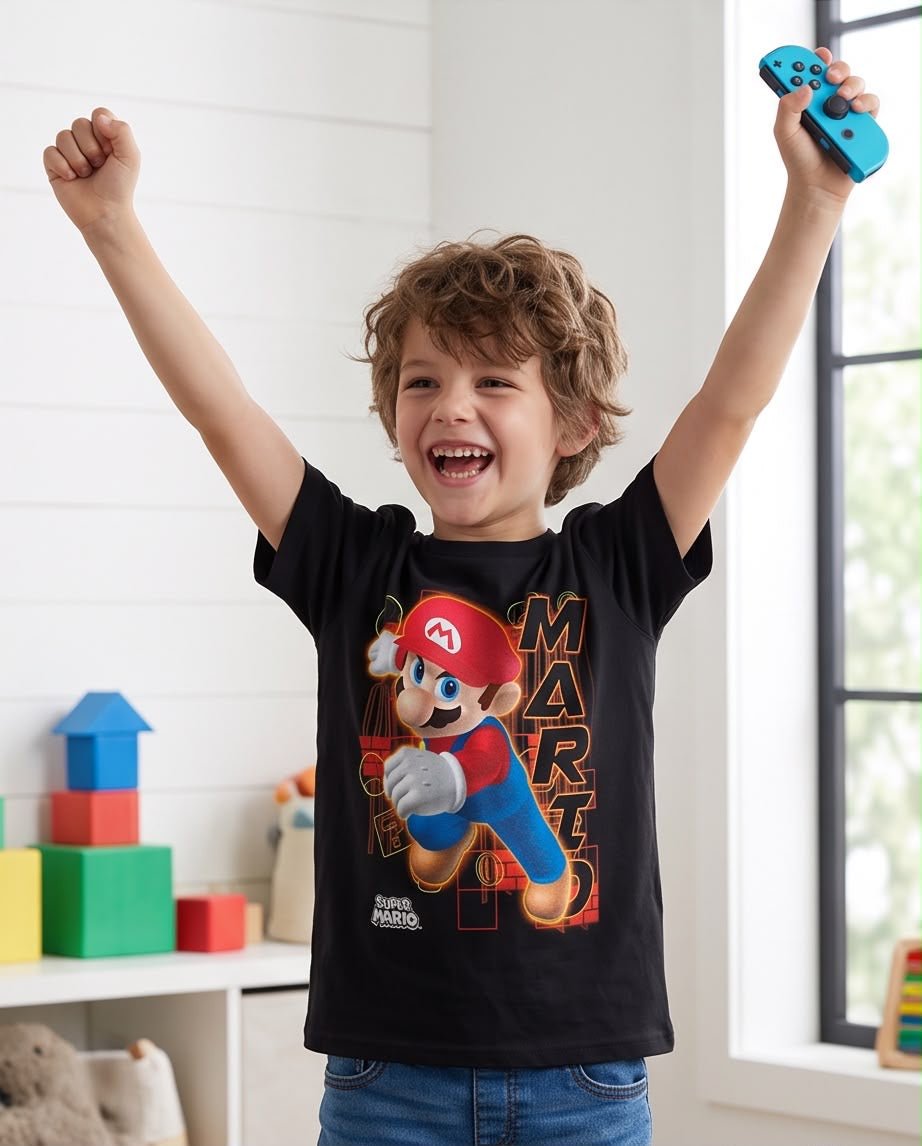 Camiseta Super Mario Salto Letras Doradas Negra - Niños Oversize