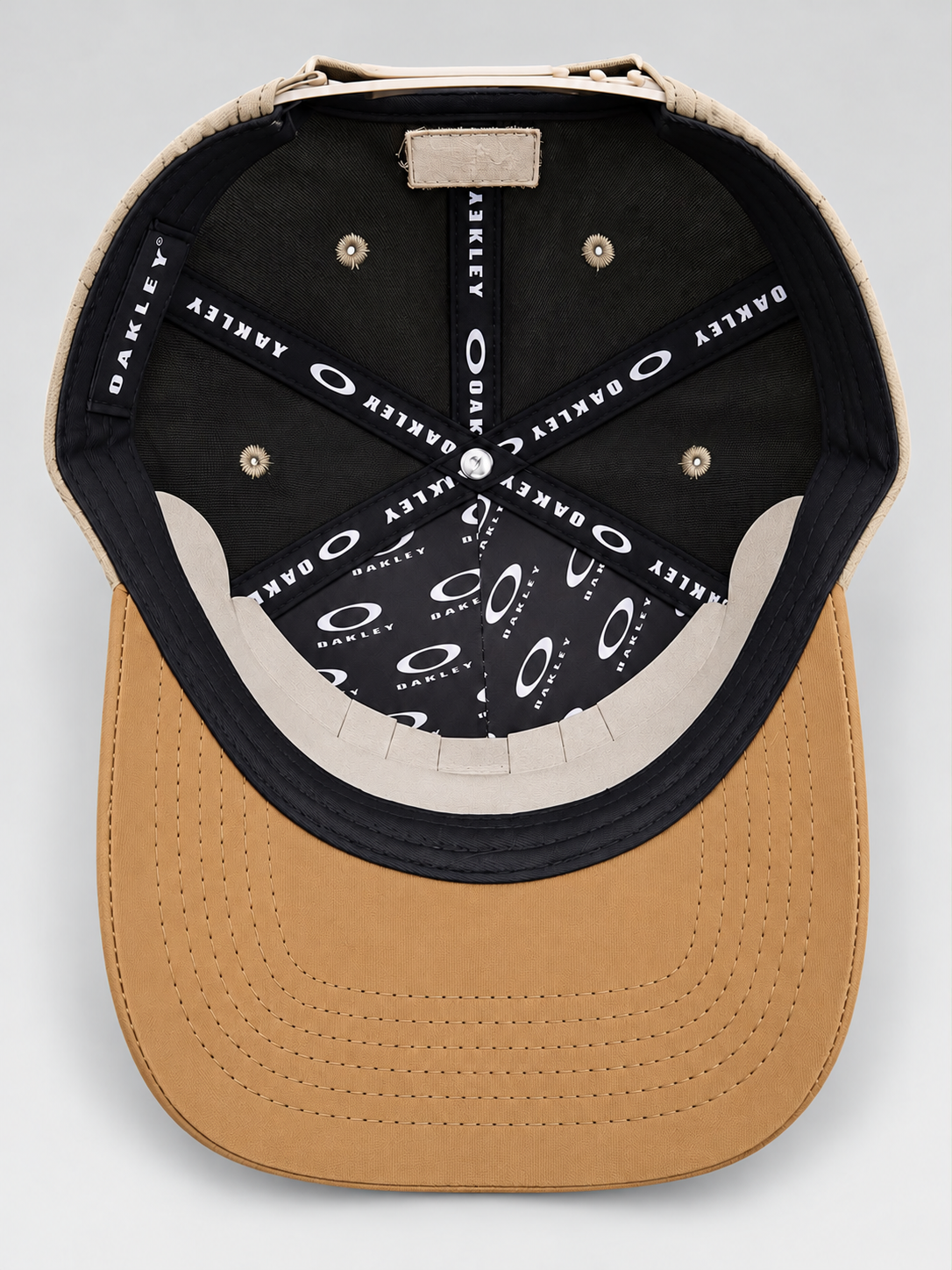 Gorra Oakley Beige con Visera Camel