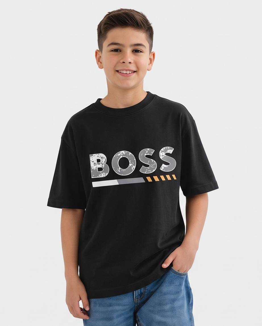 Camiseta Hugo Boss Logo Cracked Gris Dorado Negra Niño - modelo fondo blanco