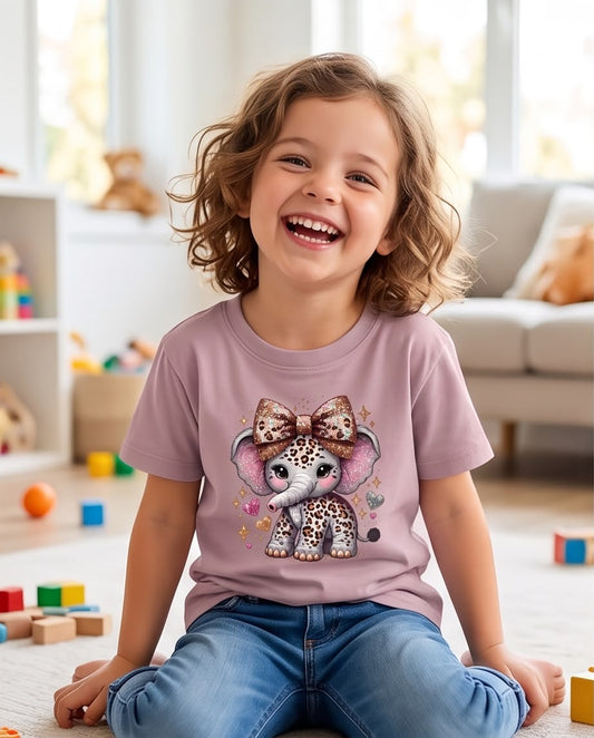 Niña con camiseta elefantito con lazo Rosa Vieja de frente