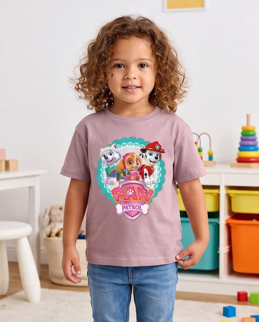 Niña de cuerpo completo con camiseta Paw Patrol trío Rosa Vieja