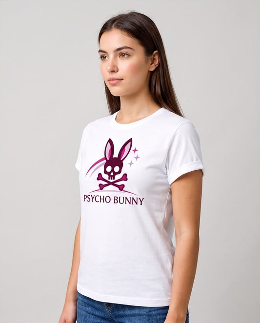 Camiseta blanca Psycho Bunny con estelas y estrellas fucsias, vista lateral