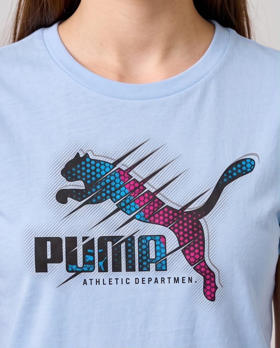 Detalle del felino Puma azul fucsia y texto Athletic Department