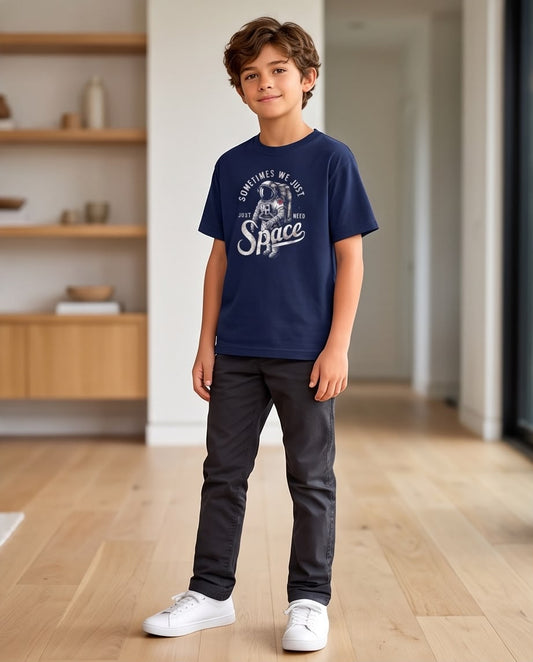 Camiseta Niño Sometimes We Just Need Space Astronauta Azul Navy Semi Oversize