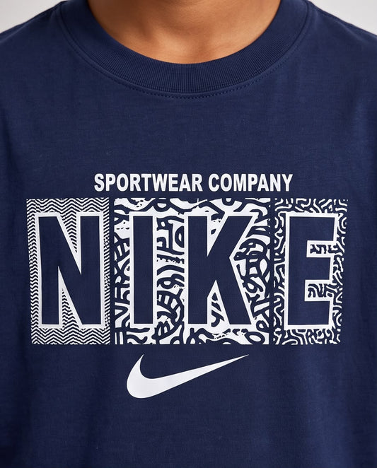 Camiseta Niño Nike Graphic Azul Navy Semi Oversize