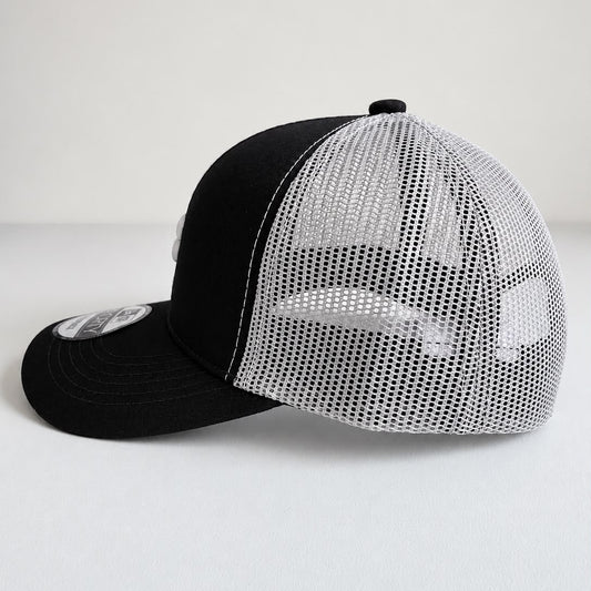 INFANTIL Gorra Under Armour Negra con Malla Blanca