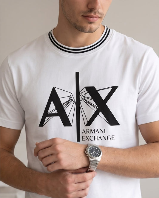 Camiseta Blanca Armani Exchange Líneas Geométricas Cuello Rayado Regular Fit
