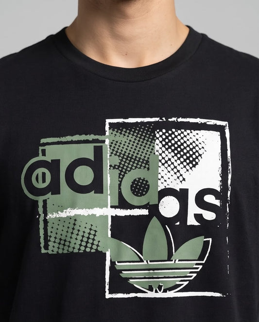 Camiseta Negra adidas Collage Verde y Blanco Regular Fit