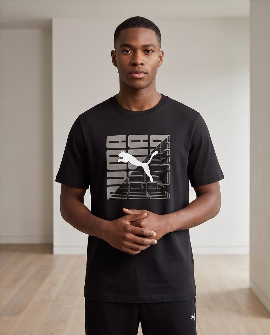 Camiseta Negra PUMA Geométrica Gris y Blanco Regular Fit