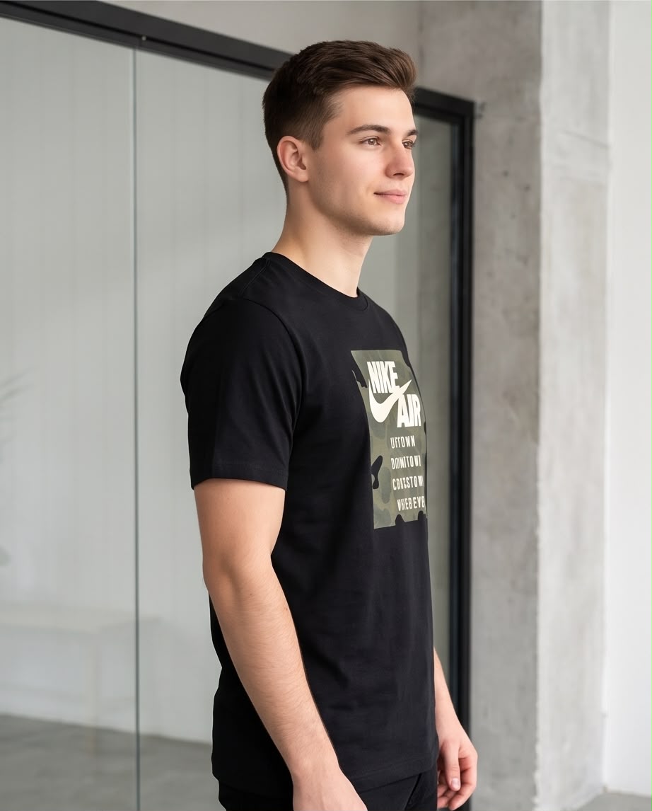Camiseta Negra NIKE Air Camuflada Verde Oliva y Beige Regular Fit