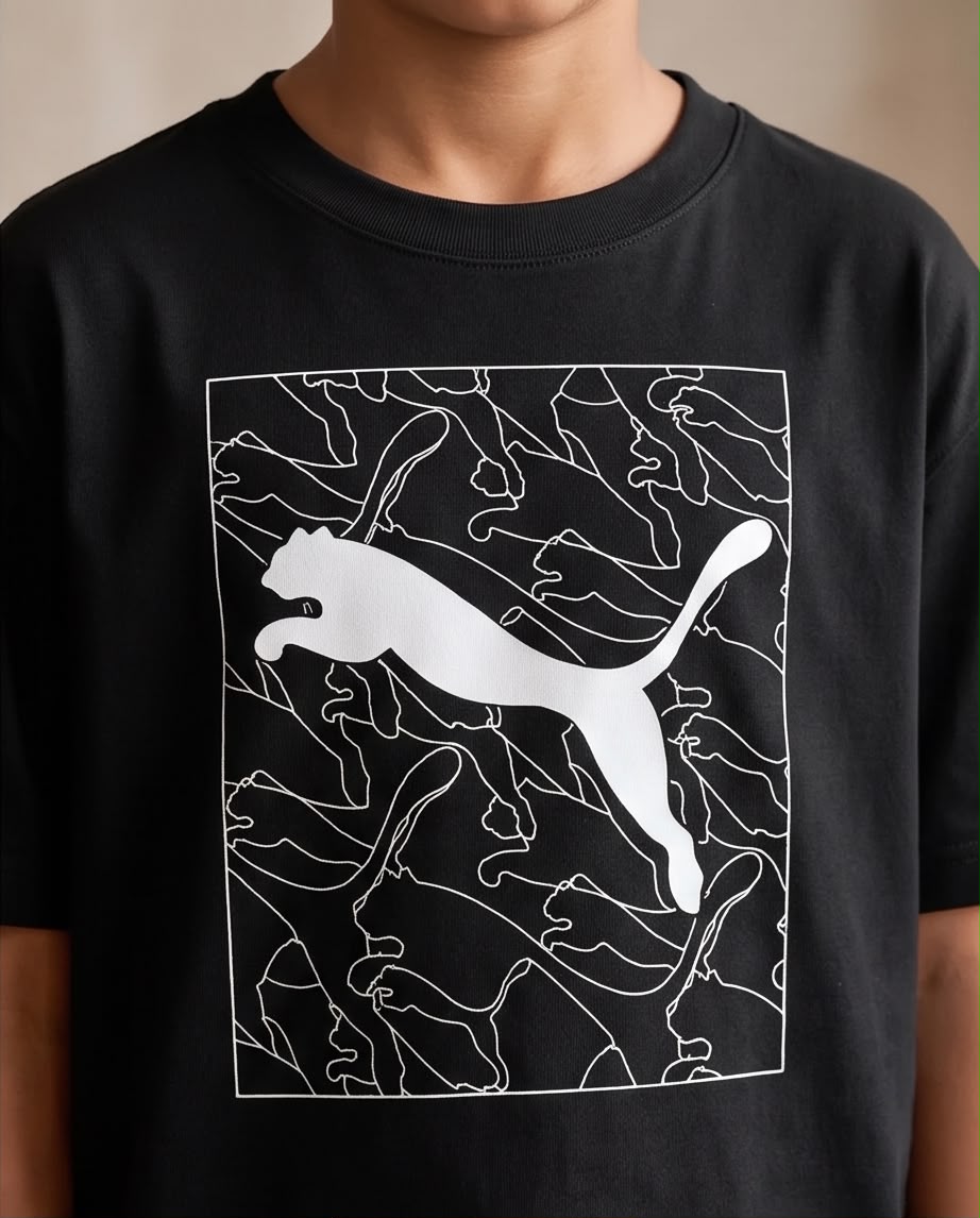 Camiseta Niño Puma Felino Blanco Fondo de Siluetas Negra Semi Oversize