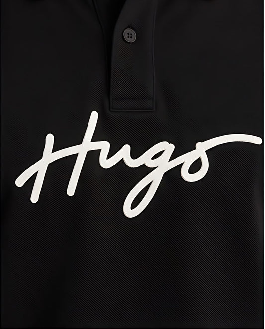 Camiseta Tipo Polo Negra HUGO Firma Blanca Cuello y Puños Blancos Regular Fit