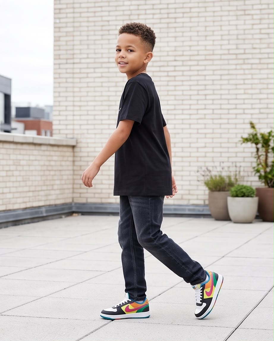Camiseta Nike Logo Swoosh Arcoiris Negra - Niños Oversize