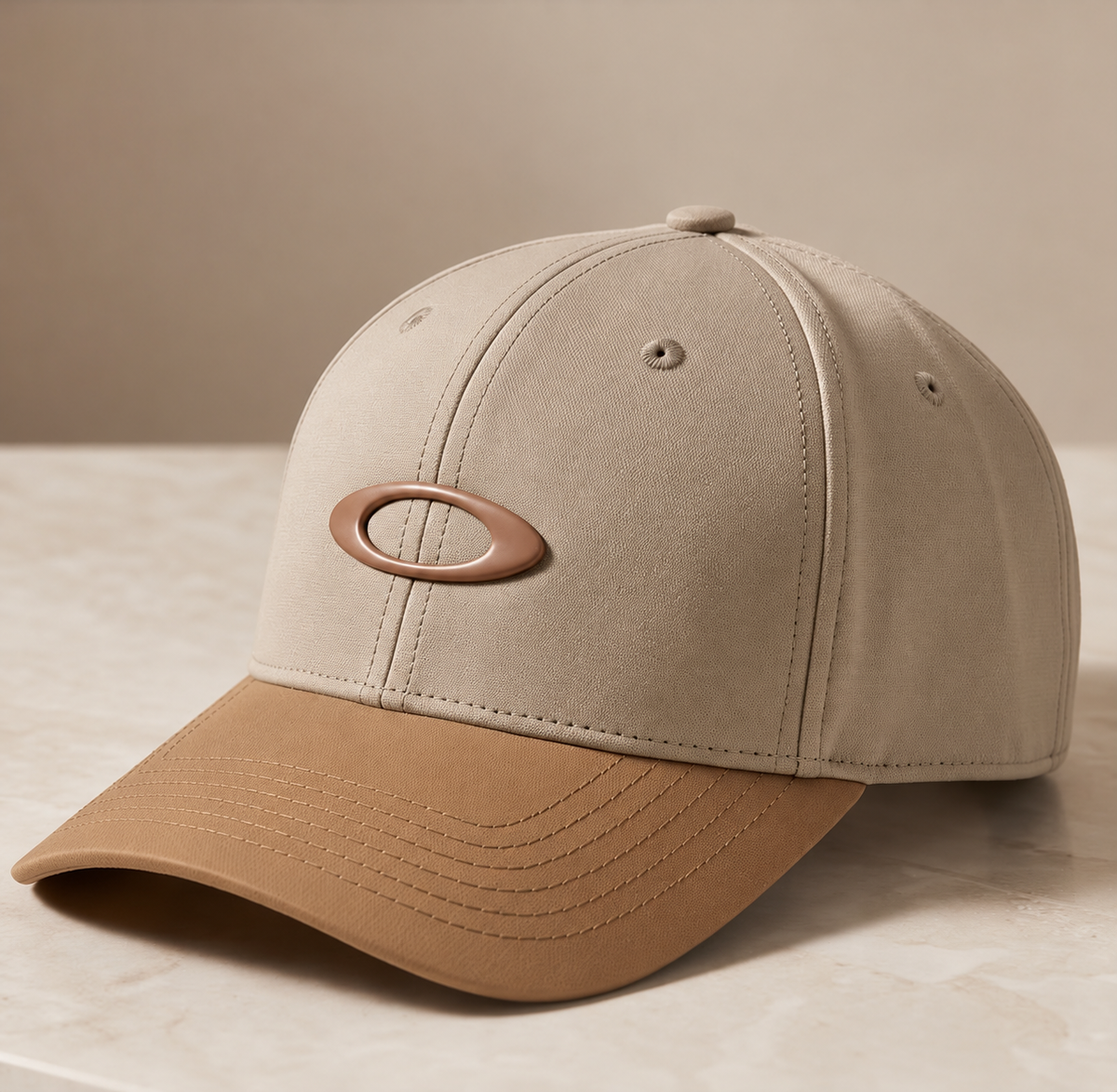 Gorra Oakley Beige con Visera Camel