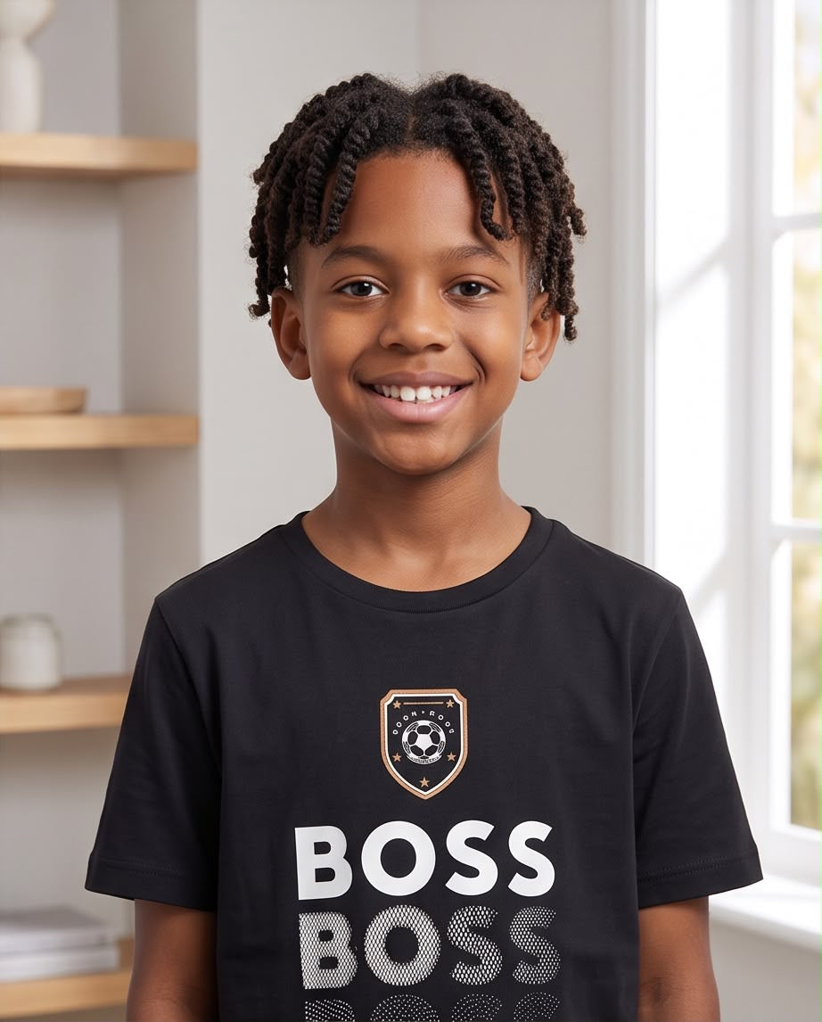 Camiseta Hugo Boss Logo Triple Futbol Escudo Negra - Niños Oversize