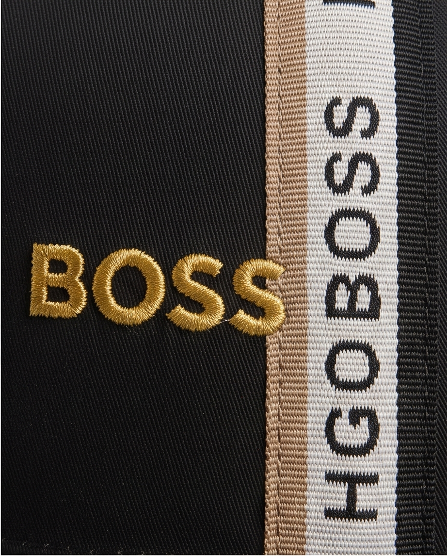 Gorra Hugo Boss Stripe Signature Negra Bordado Dorado