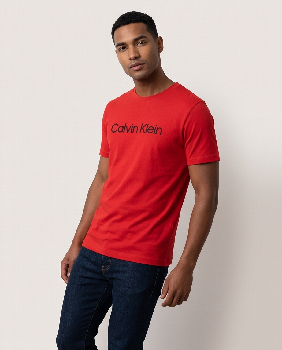 Camiseta Roja Calvin Klein Logo Negro – Regular Fit Hombre