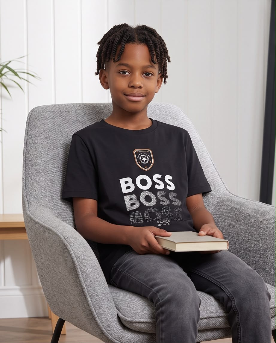 Camiseta Hugo Boss Logo Triple Futbol Escudo Negra - Niños Oversize