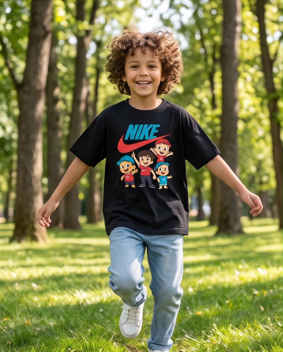 Camiseta Nike Swoosh Personajes Animados Negra Niño - Niños Oversize