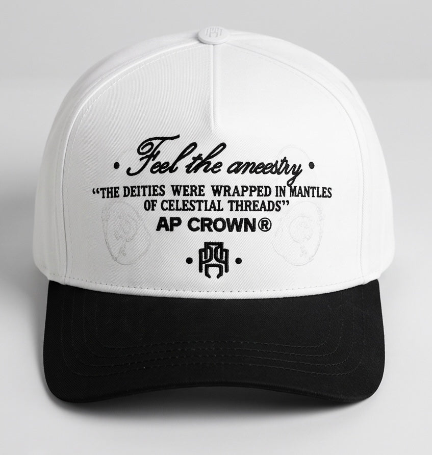 Gorra AP Crown Feel The Ancestry Blanca con Visera Negra