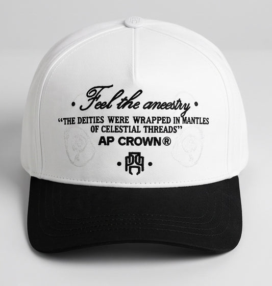 Gorra AP Crown Feel The Ancestry Blanca con Visera Negra