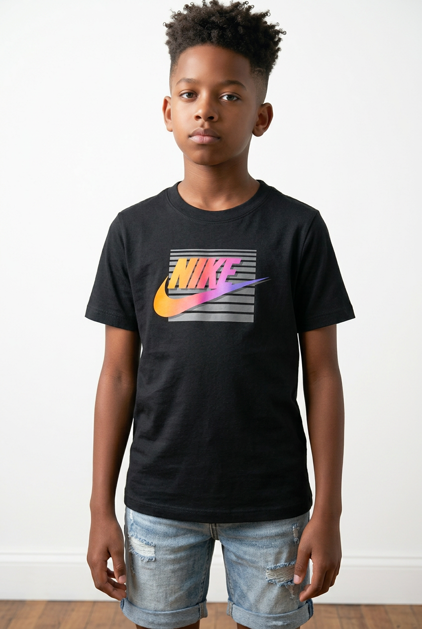 Camiseta Nike Logo Degradado Multicolor Negra - Niños Oversize