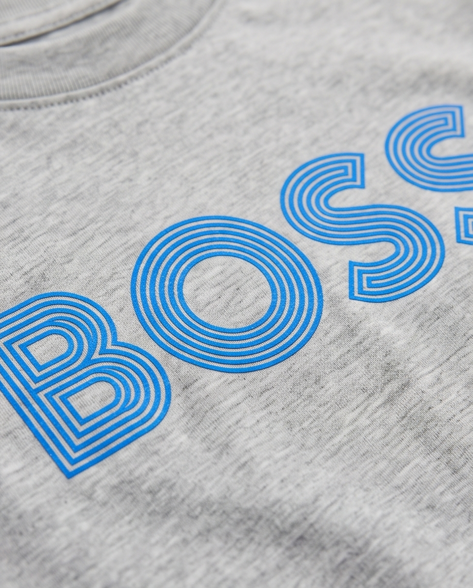 Camiseta Hugo Boss Retro Outline BOSS Oversize Niños Verde Seco - Detalle estampado