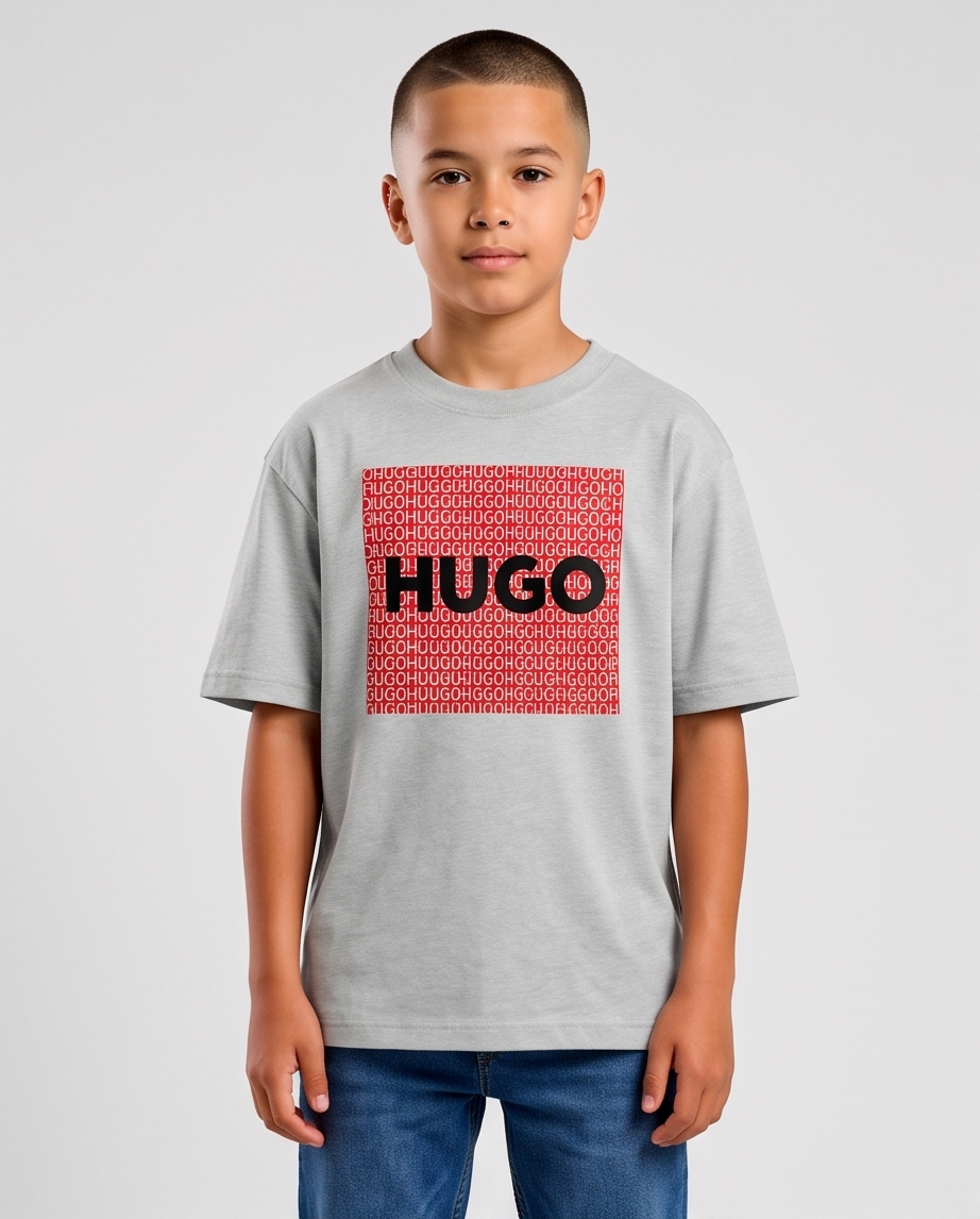 Camiseta Hugo Boss Red Box Monogram Oversize Niños Verde Seco - Vista frontal modelo