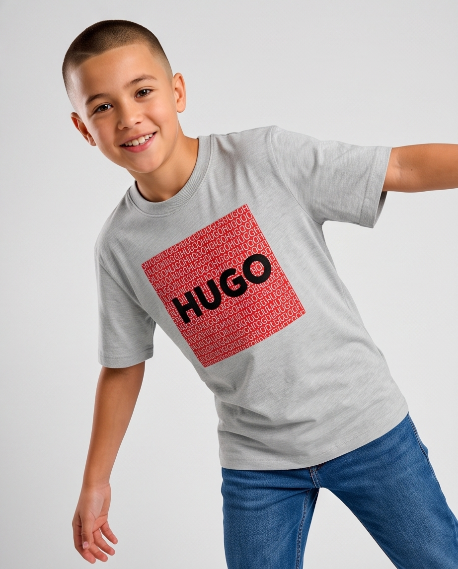 Camiseta Hugo Boss Red Box Monogram Oversize Niños Verde Seco - Lifestyle acción