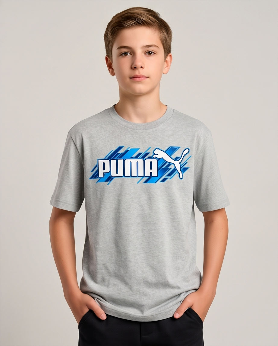 Camiseta Puma Speed Logo Oversize Niños Verde Seco - Vista modelo fondo neutro