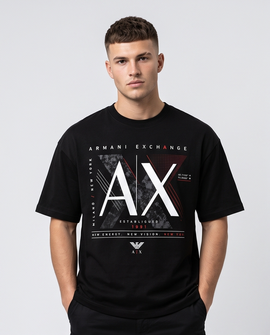 Camiseta Armani Exchange AX Established 1991 Red Accent Negro - Lifestyle modelo posando fondo gris