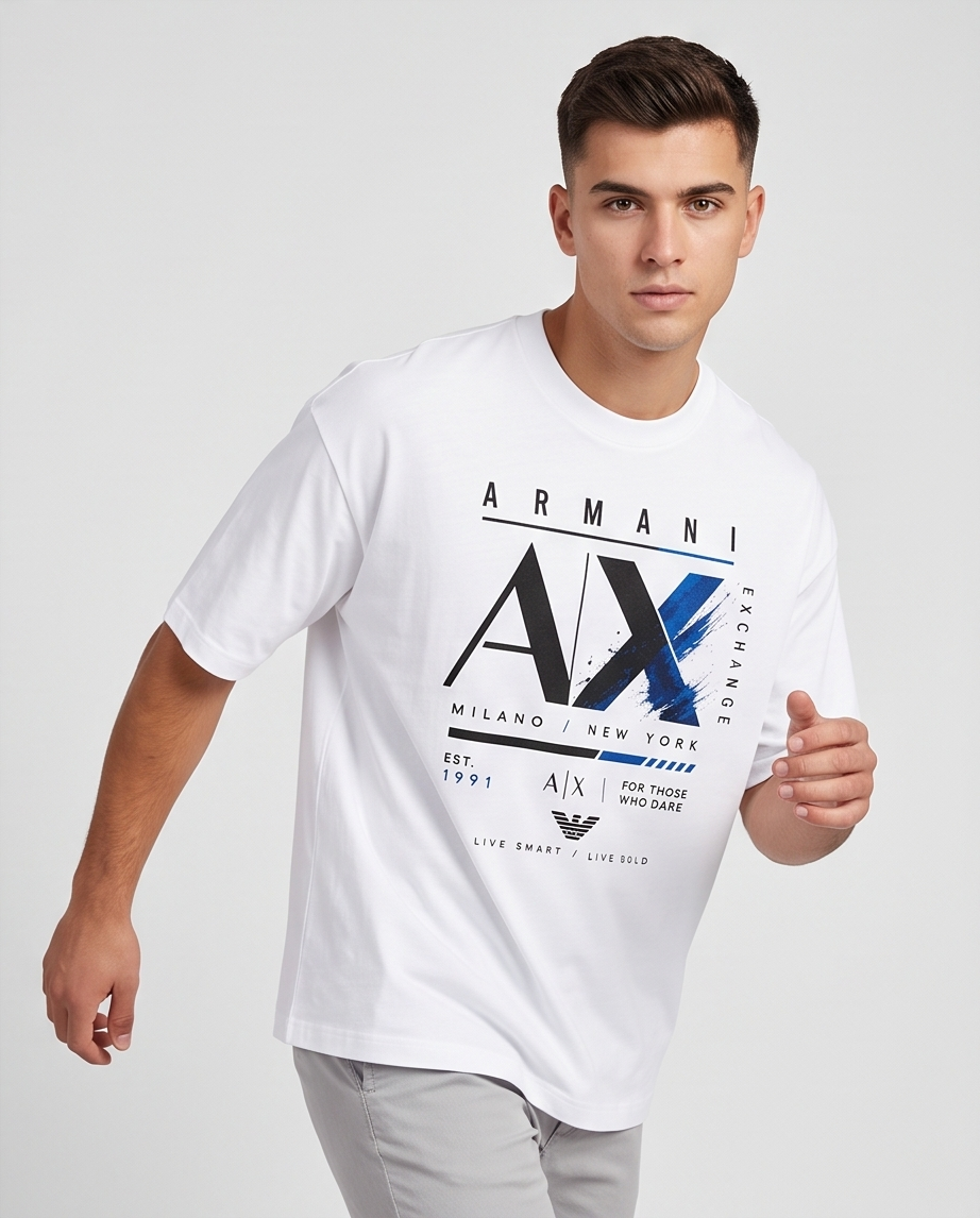 Camiseta Armani Exchange AX Milano New York Live Bold Blanco - Lifestyle modelo caminando fondo gris