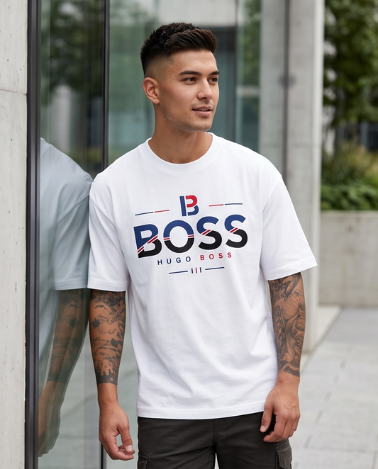 Camiseta Hugo Boss Tricolor B Logo Blanco - Lifestyle modelo exterior