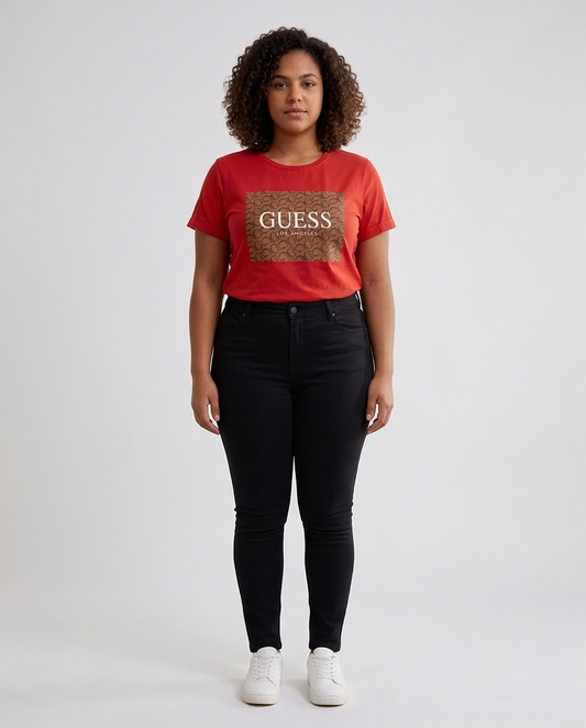 Camiseta Guess Los Angeles Monograma Camel roja mujer - look completo de pie fondo blanco