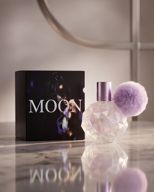 Ariana Grande Moonlight con caja sobre bandeja