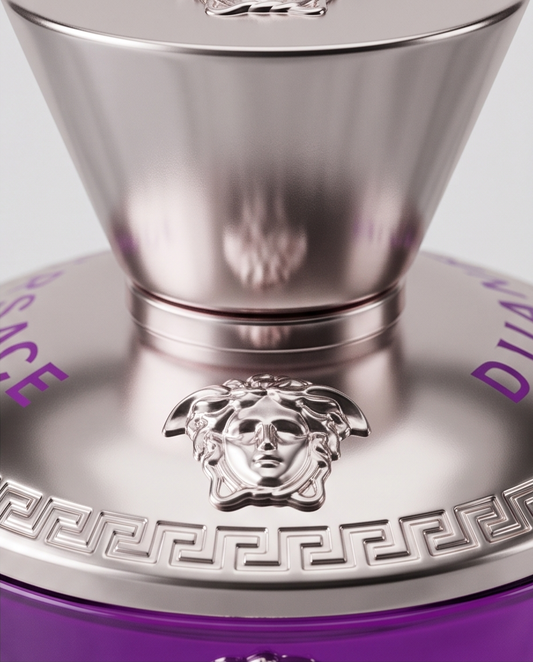 Versace Dylan Purple EDP 100ml - presentación con flores