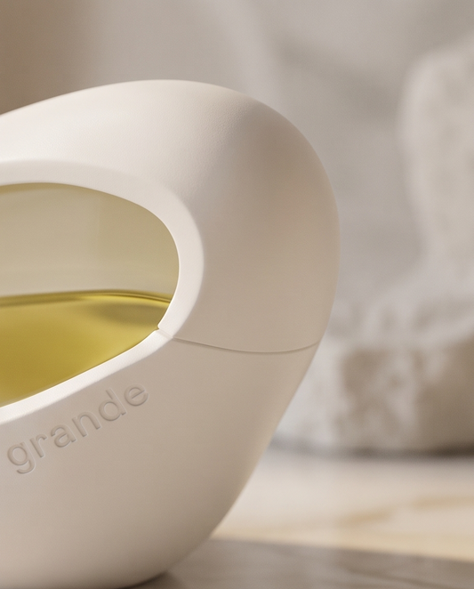 Ariana Grande Mod Vanilla Eau de Parfum - frasco y empaque