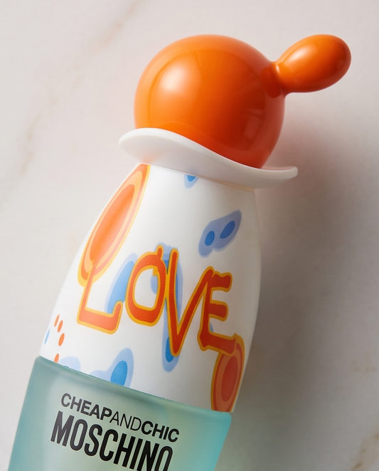Moschino I Love Love Eau de Toilette - frasco y caja