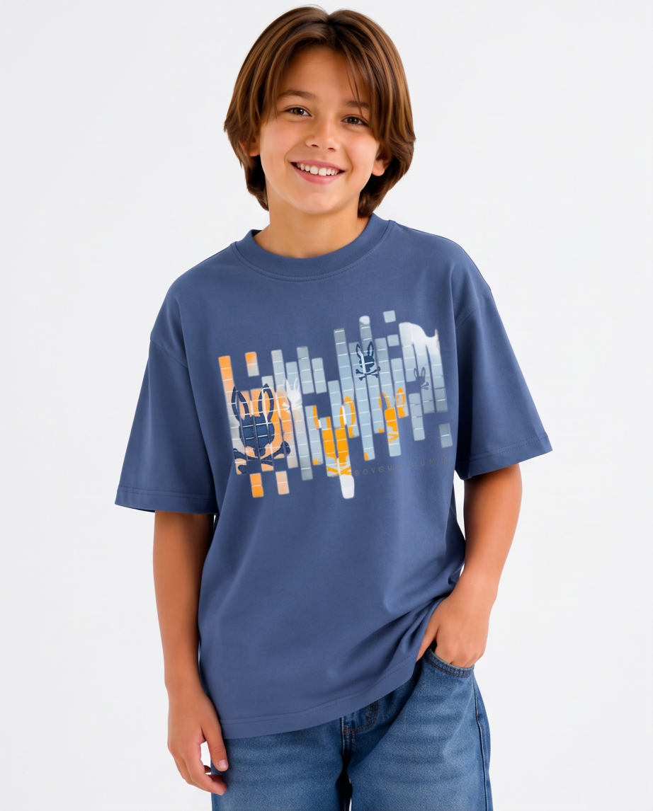 Camiseta Psycho Bunny Graphic Digital Azul Acero Niños - modelo lateral