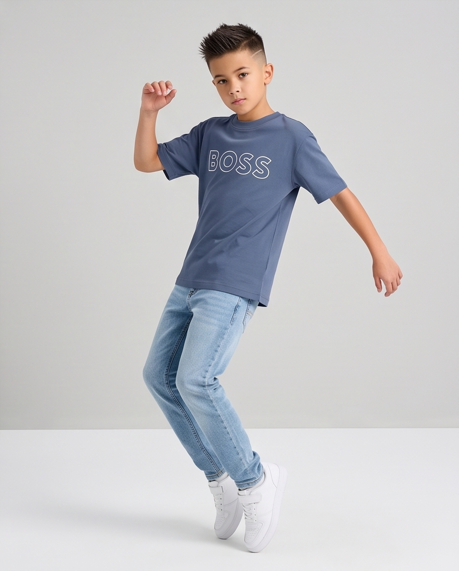 Camiseta Hugo Boss Outline Logo Azul Acero Niños - modelo frontal