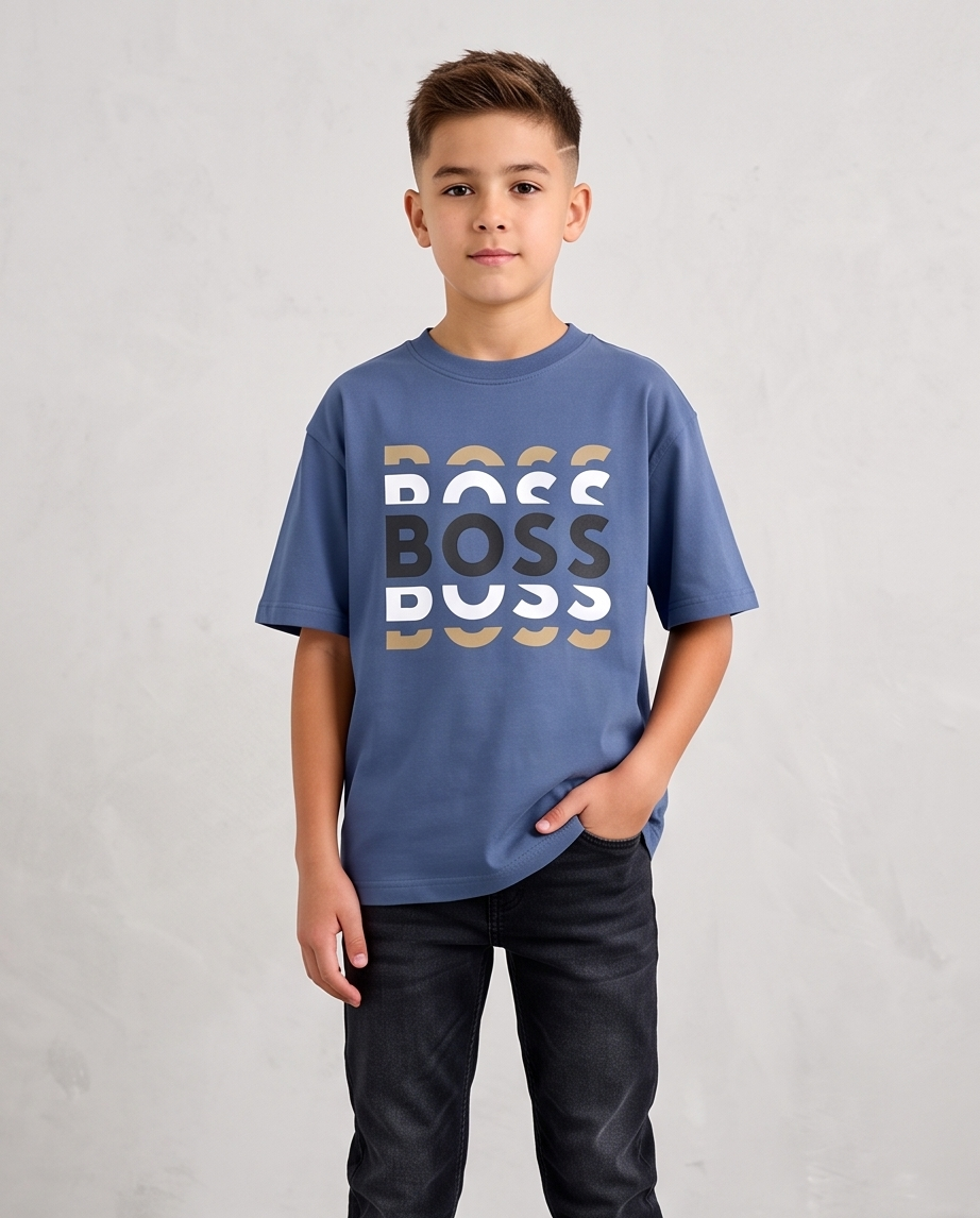 Camiseta Hugo Boss Multi Logo Tricolor Azul Acero Niños - detalle estampado