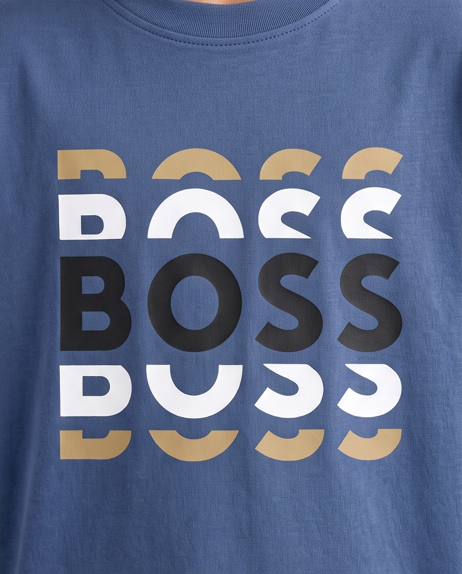 Camiseta Hugo Boss Multi Logo Tricolor Azul Acero Niños - modelo dinámico