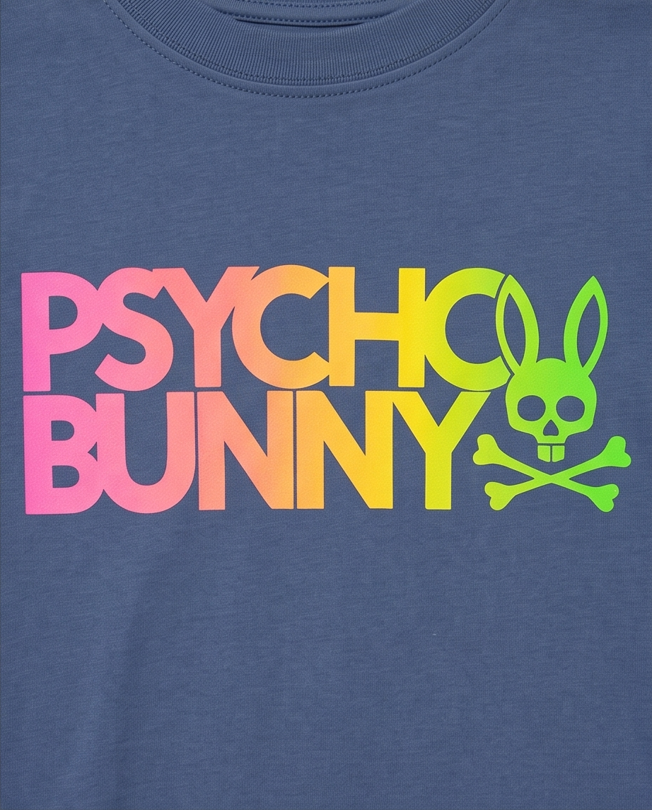 Camiseta Psycho Bunny Neon Gradient Wordmark Azul Acero Niños - detalle estampado