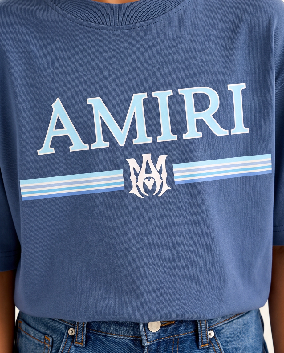Camiseta Amiri MA Stripe Logo Azul Acero Niños - detalle estampado
