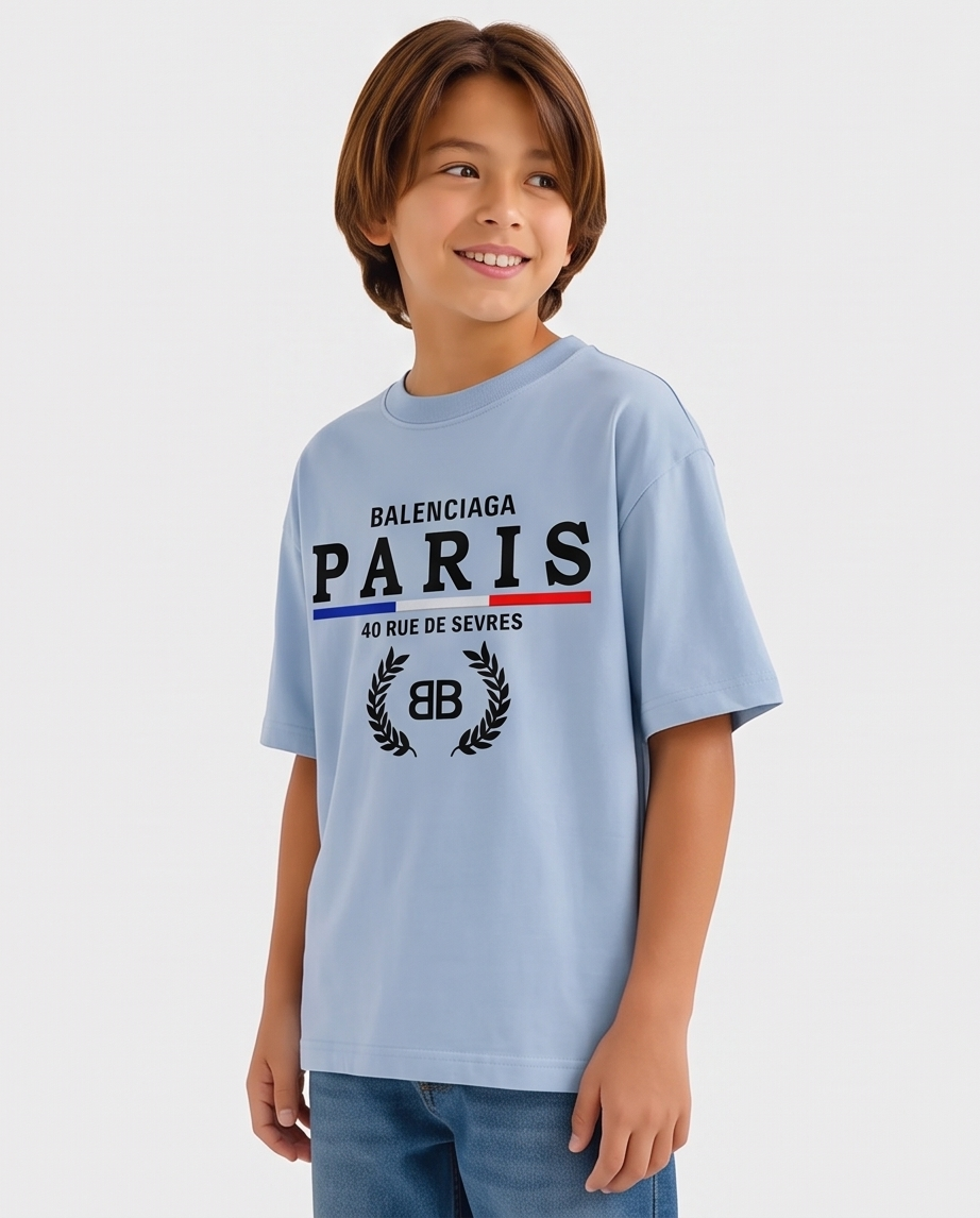 Camiseta Balenciaga Paris 40 Rue De Sevres Azul Cielo Niños - modelo lateral