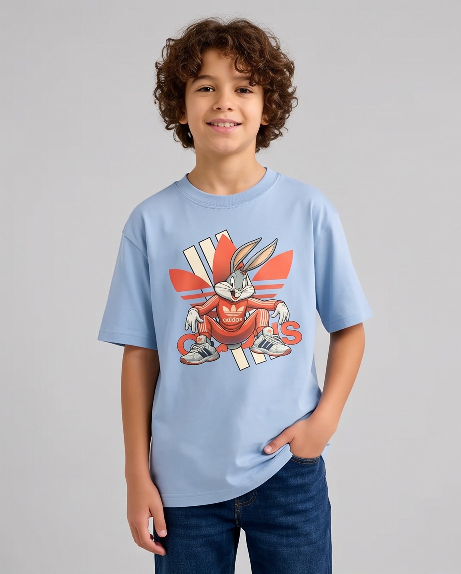 Camiseta Adidas Originals x Bugs Bunny Trefoil Azul Cielo Niños - modelo frontal fondo gris