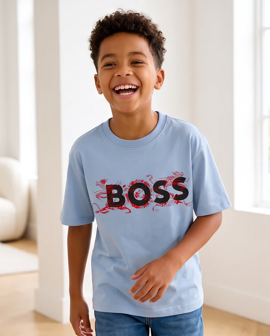 Camiseta Hugo Boss Dragon Logo Azul Cielo Niños - modelo sonriendo interior