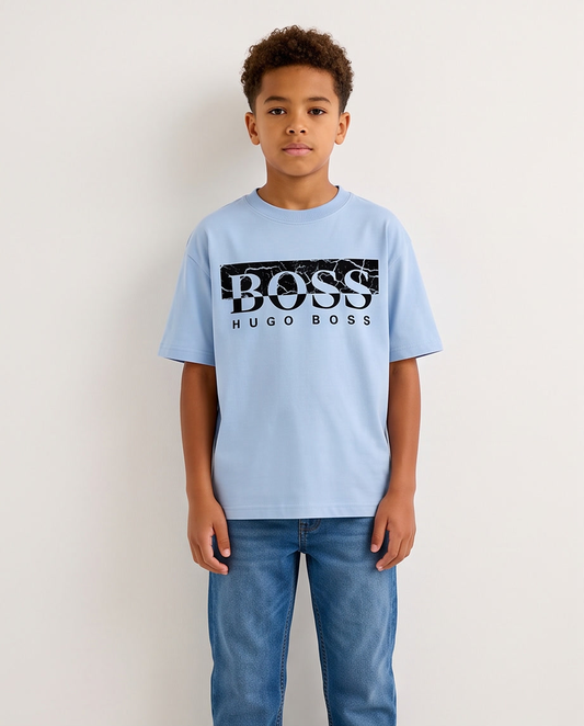 Camiseta Hugo Boss Marble Box Logo Azul Cielo Niños - modelo frontal fondo blanco