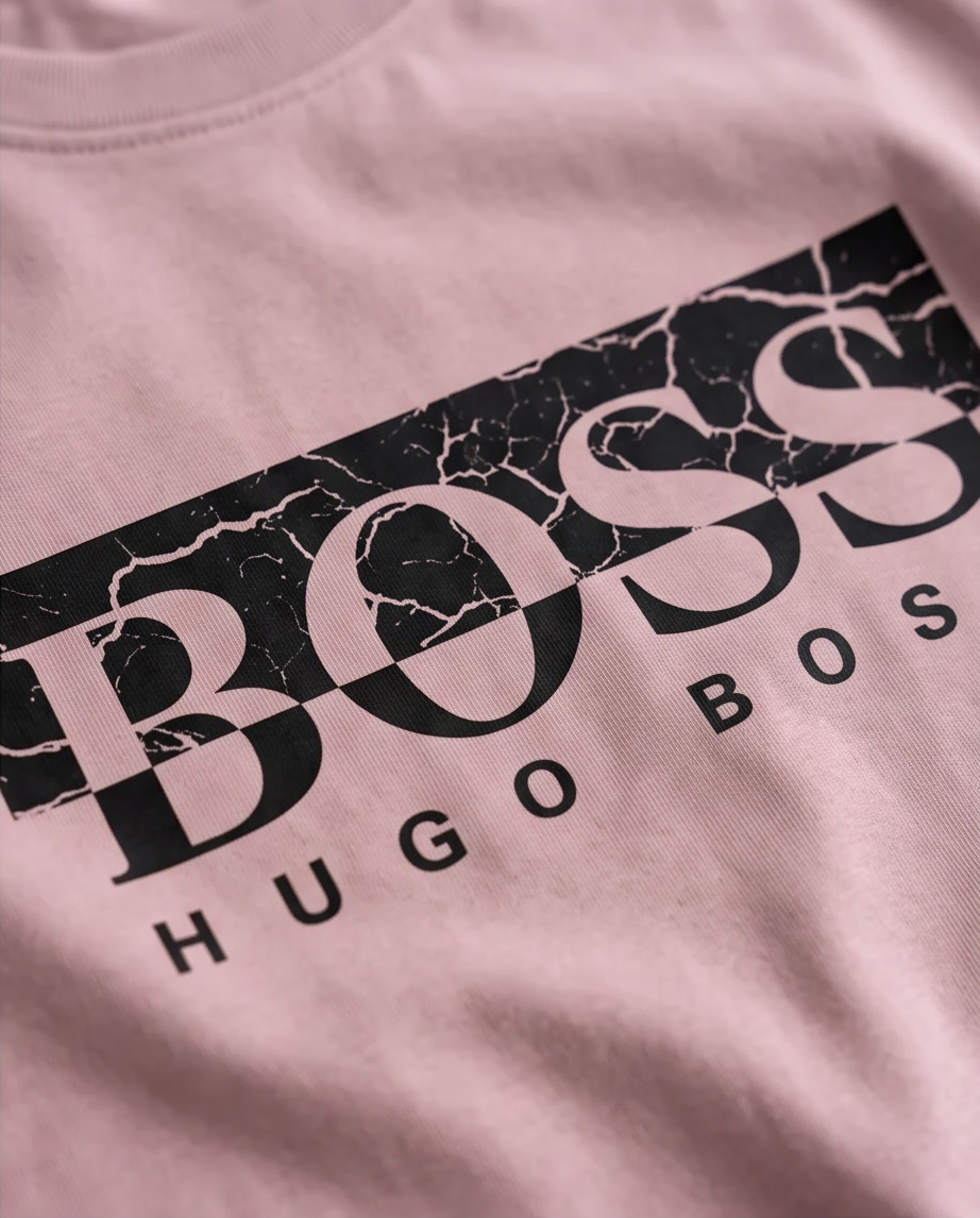Camiseta Hugo Boss Marble Box Logo Rosa Palo Niños - detalle estampado macro mármol