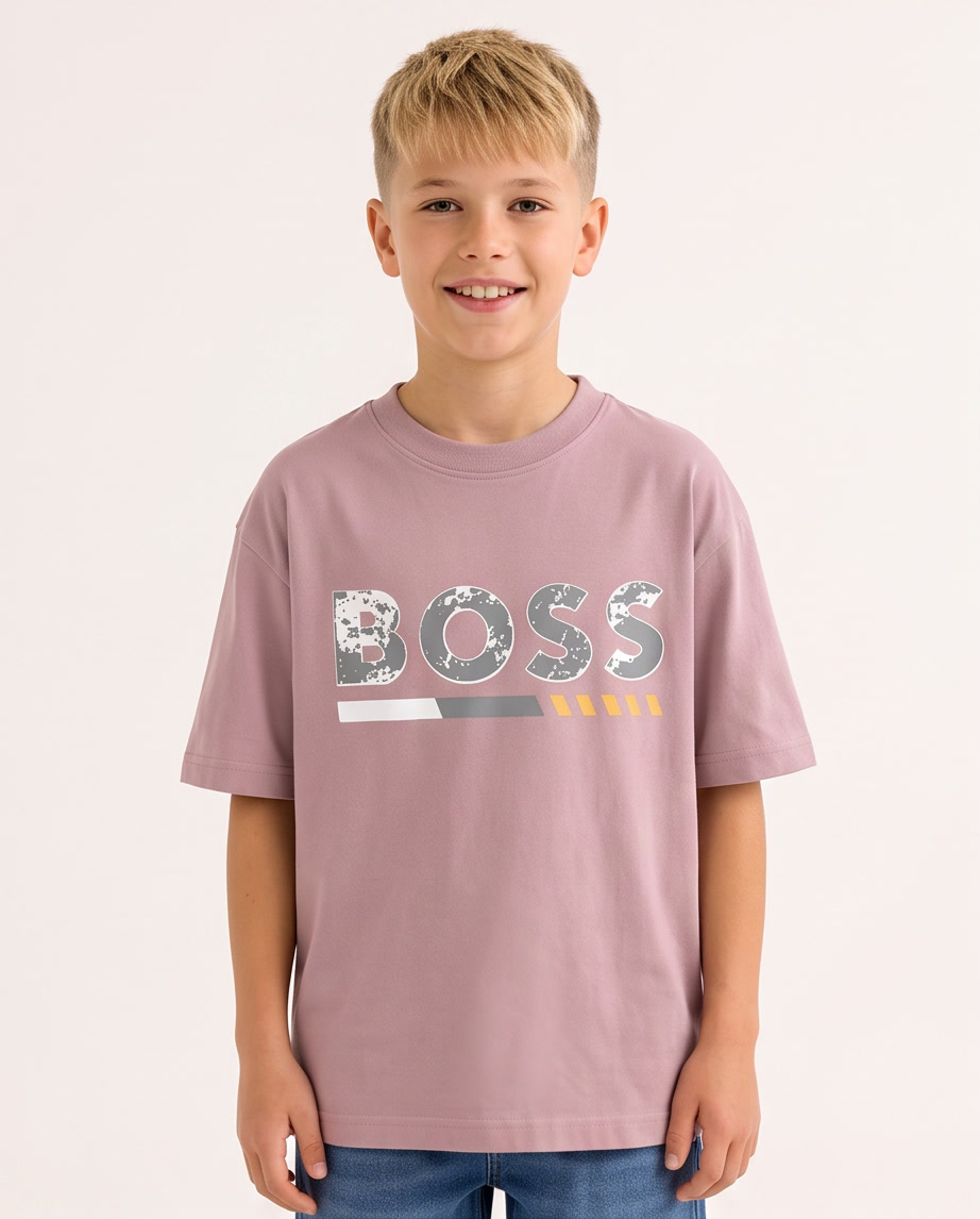 Camiseta Hugo Boss Splatter Logo Rosa Palo Niños - modelo frontal fondo blanco